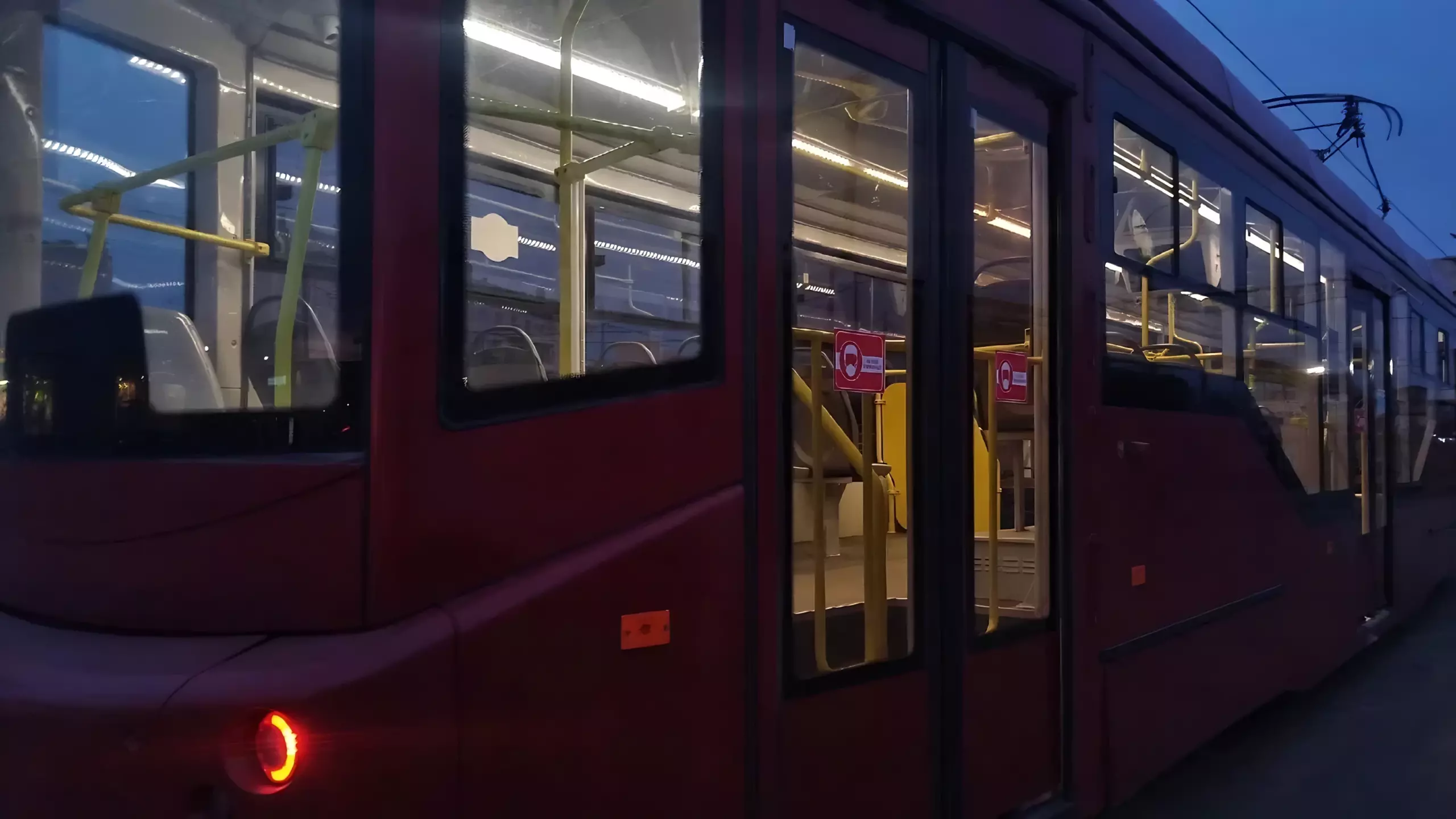 Трамвай сошел с рельсов в Казани