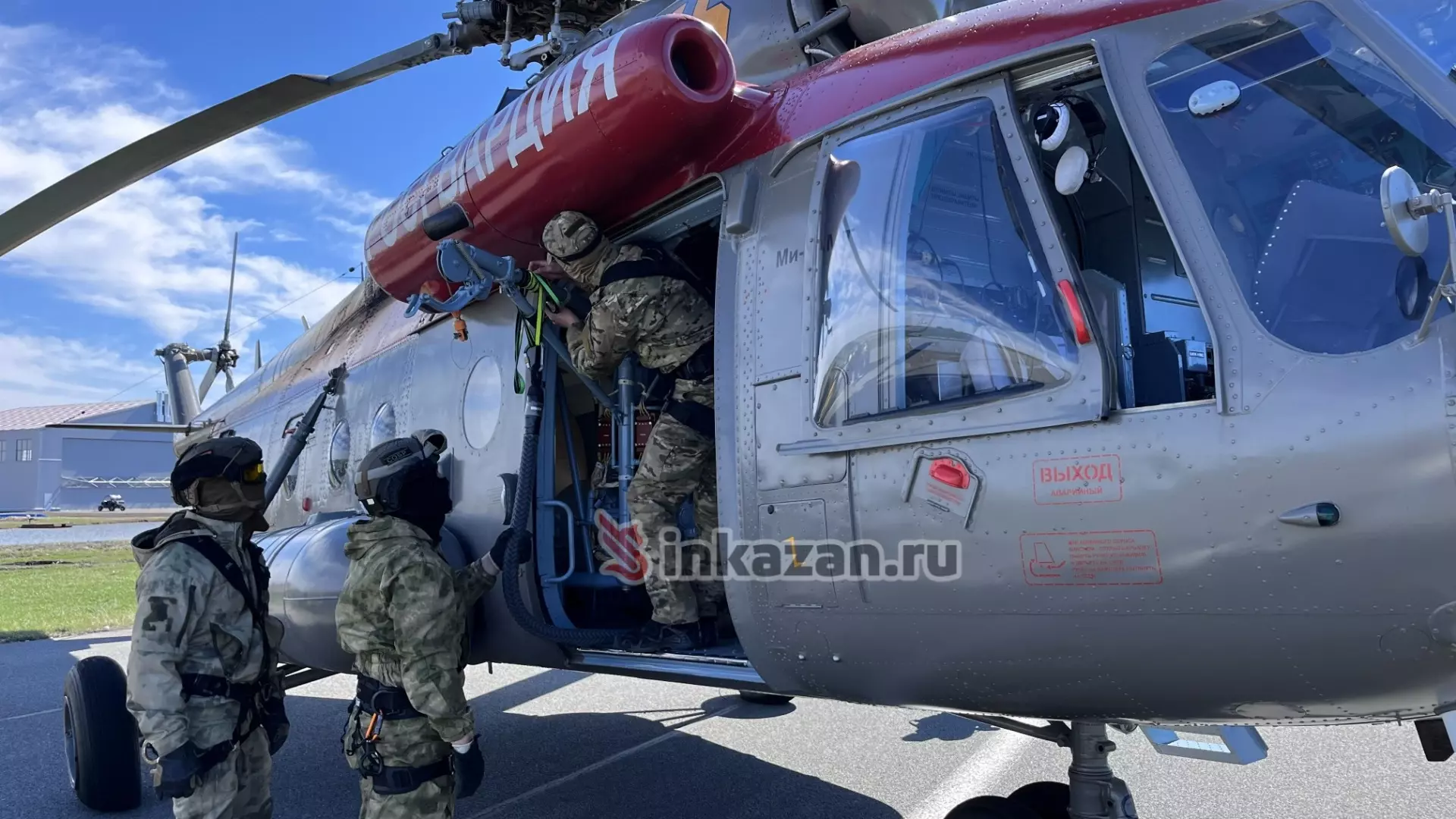 В Татарстане росгвардейцы отработали десантирование с вертолета