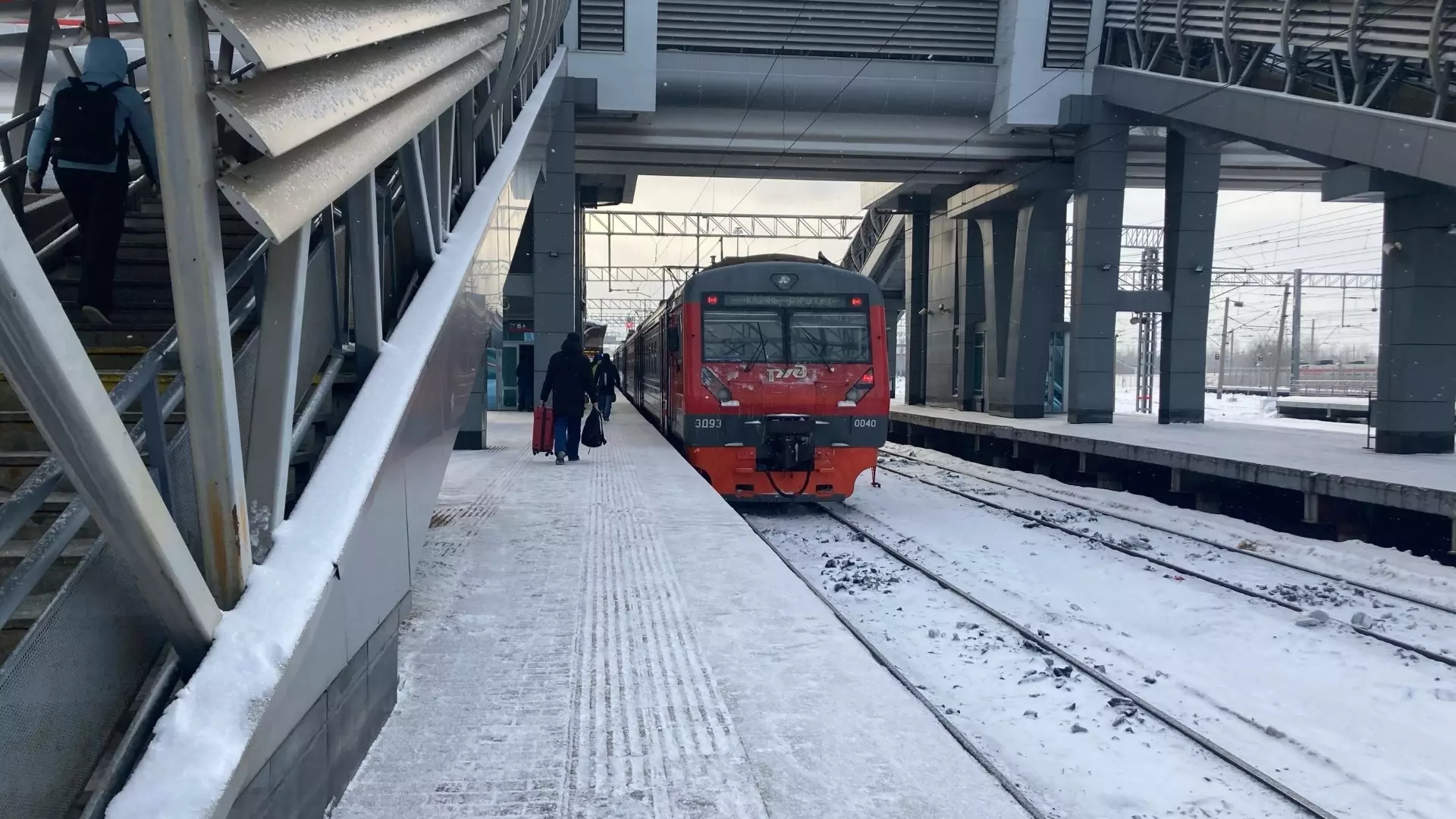 Снегопад задержал 5 поездов в Казани