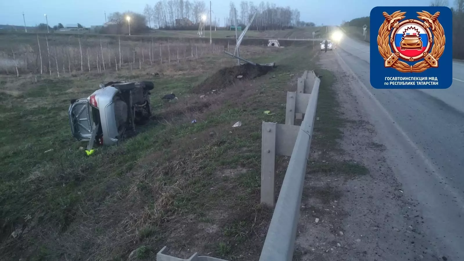 Перевернулся и вылетел из машины: парень погиб в страшном ДТП в Татарстане