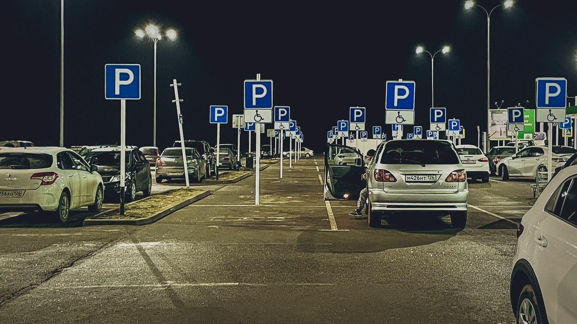 В Татарстане обязали обеспечить инвалидов парковками