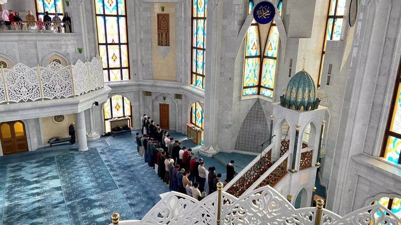 «Засватали»: фанаты Алины Загитовой удивились фотографиям в мечети в платке