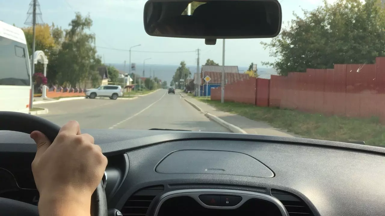 В Казани женщина ехала с маленьким ребенком за рулем