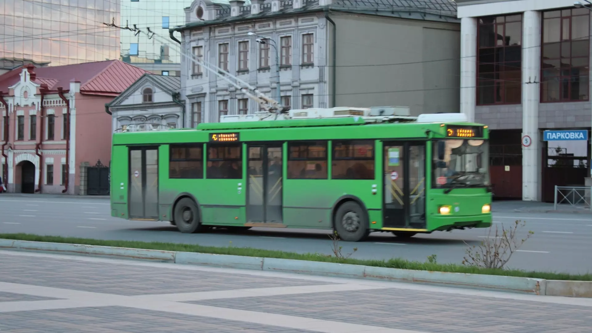 Троллейбусы Казани изменили движение в День Победы