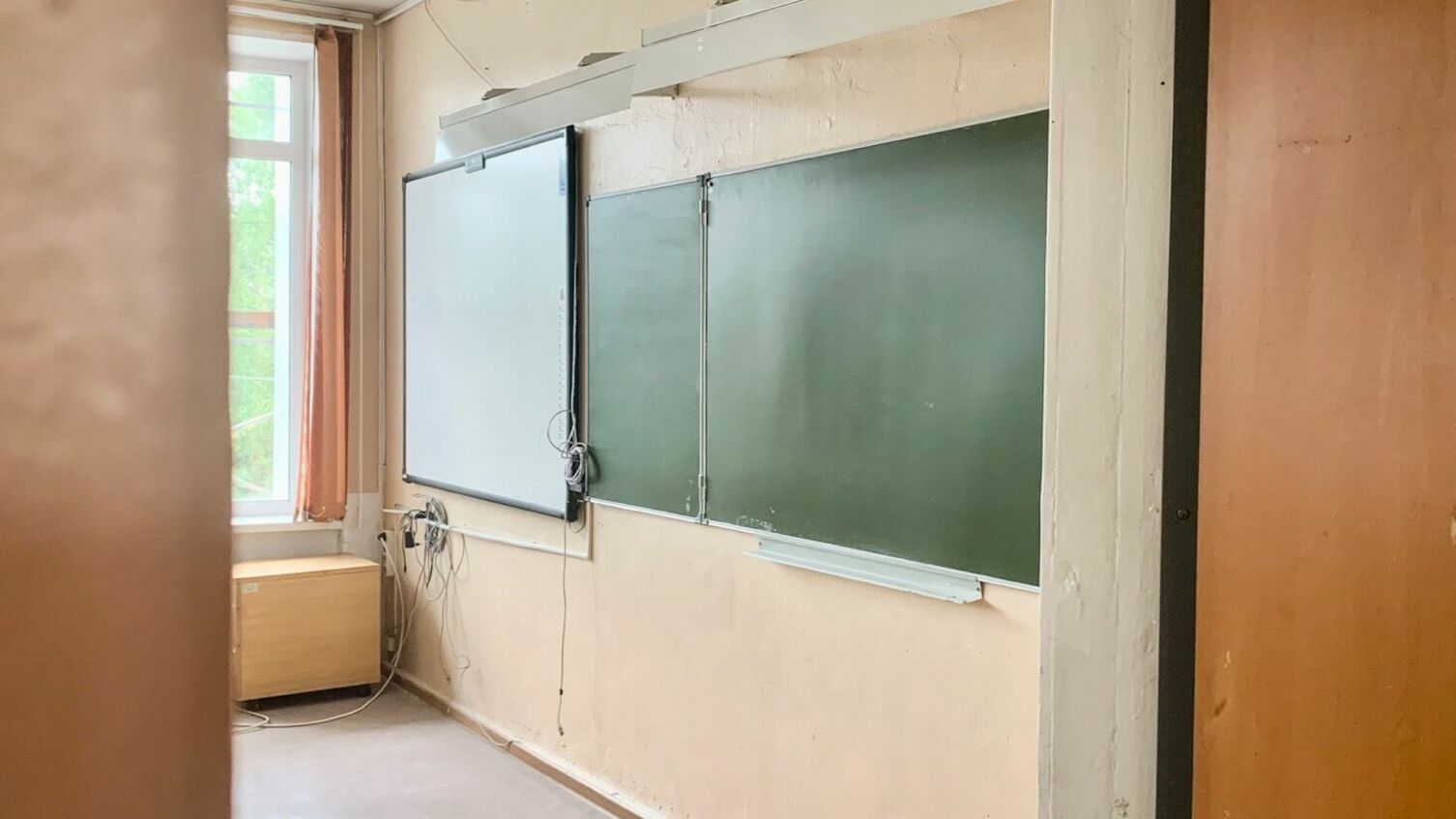 На директора школы завели дело за увольнение учителя-оппозиционера из Челнов