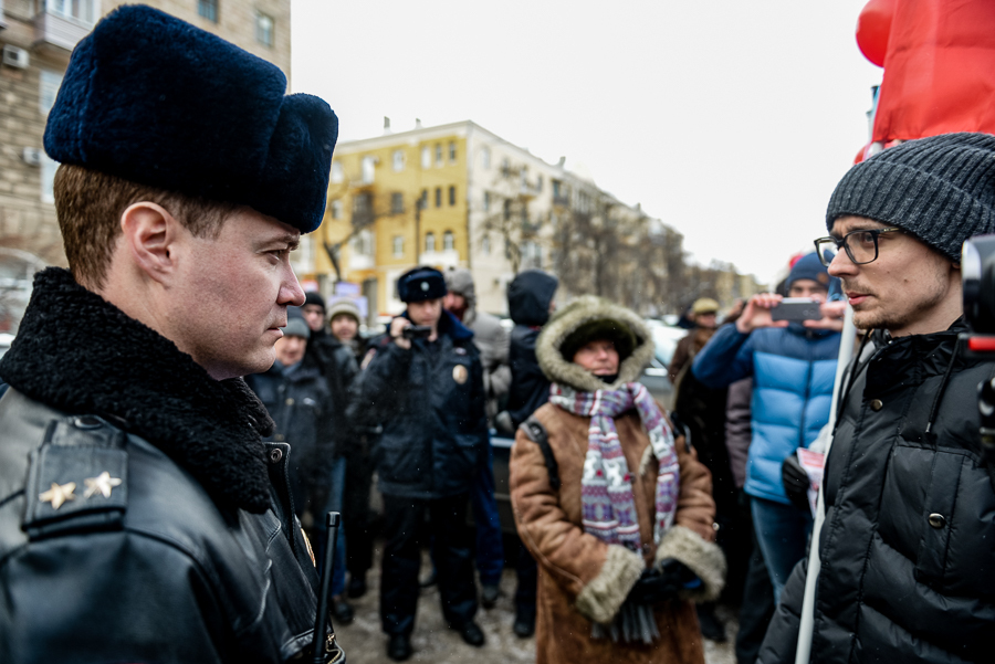 Почти 70% россиян одобрили жесткие действия властей на митингах