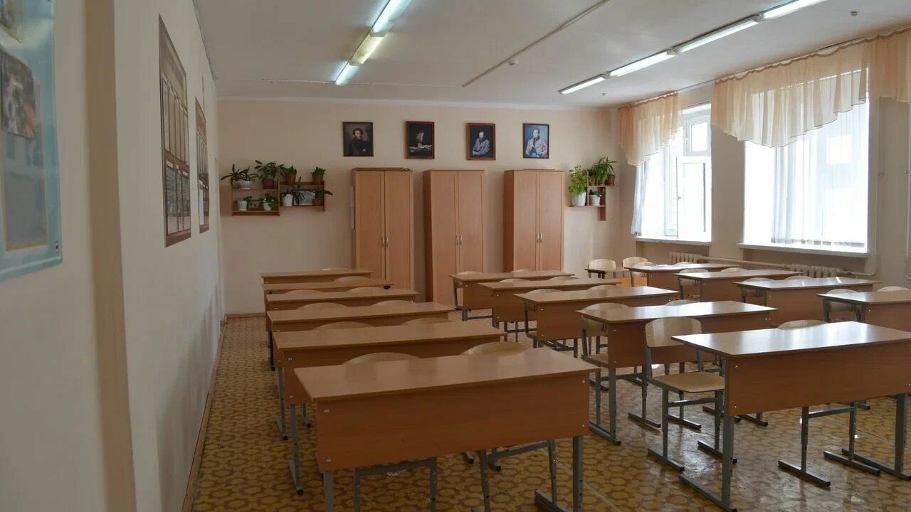 Казанская школа отказалась комментировать скандал с угрожавшей ребенку учительницей