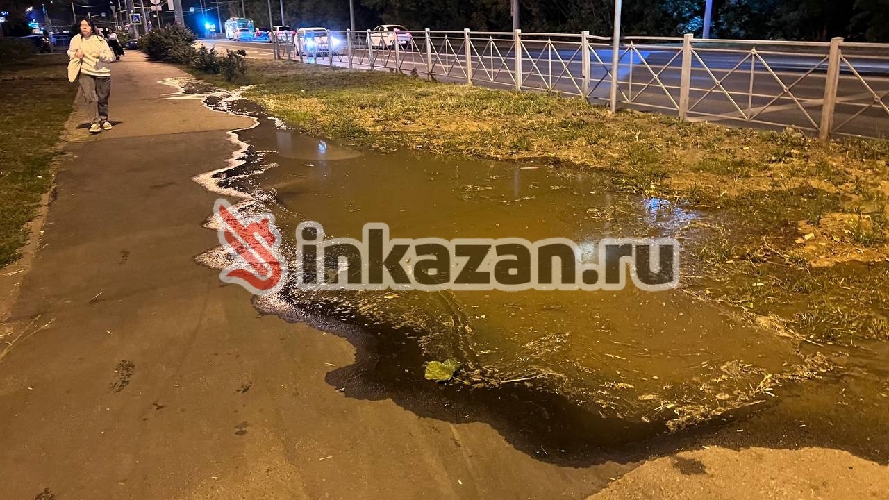 Из-за прорыва в Казани затопило еще одну улицу