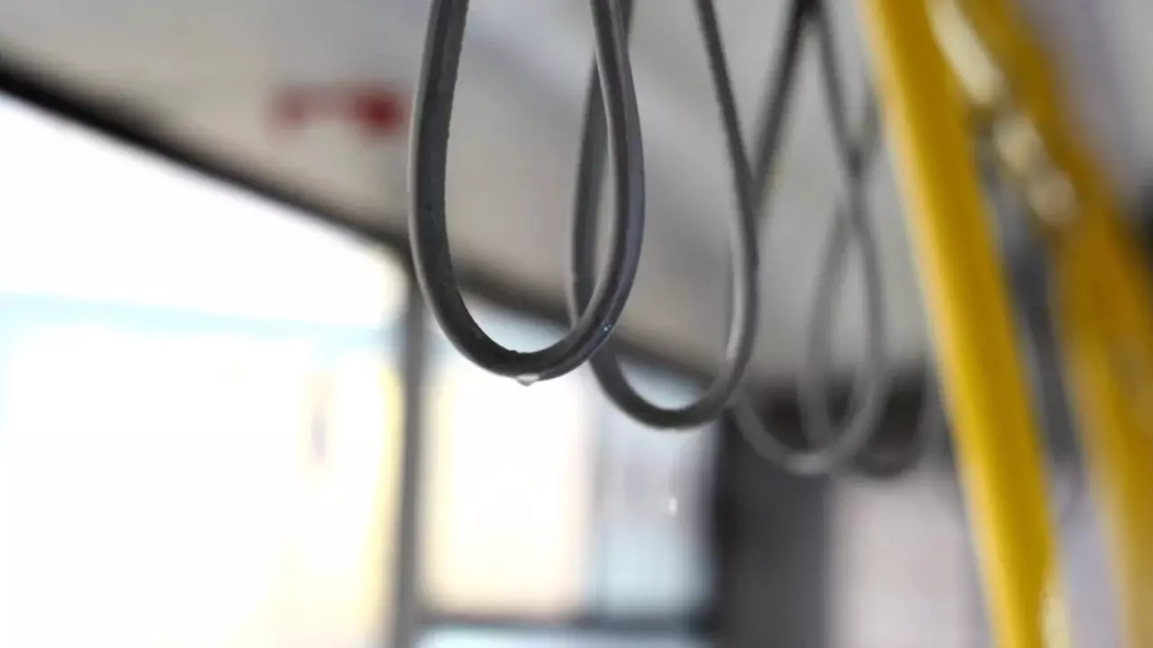 Экипаж казанского автобуса отстранили из-за выгнанного школьника