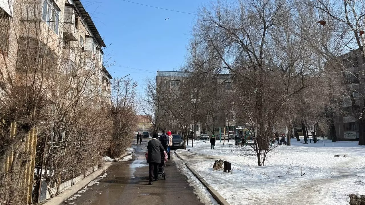 «Нужно держать себя в руках»: жители Алматы рассказали о землетрясении