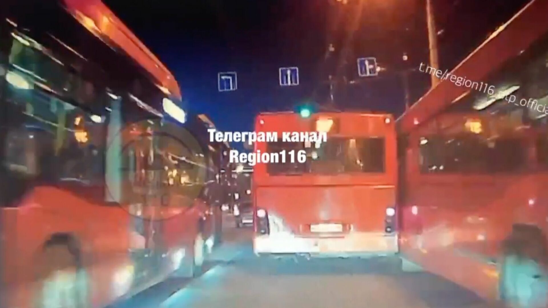 В Казани автобусы не поделили дорогу