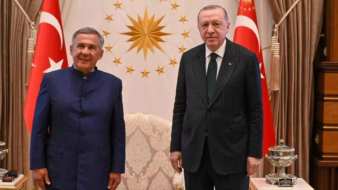 Минниханов поздравил президента Турции со 100-летием республики