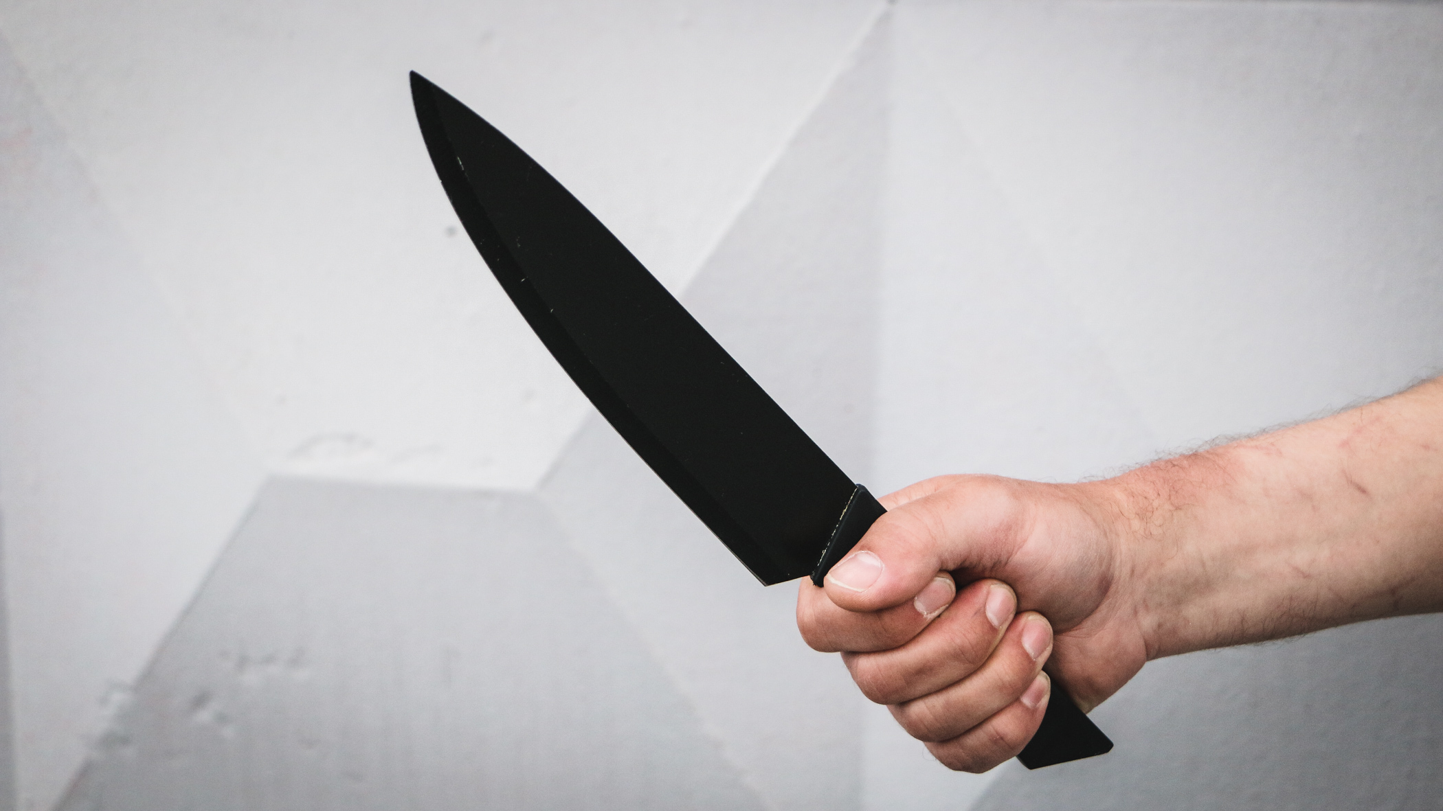 Татарстанец напал с ножом на подростка