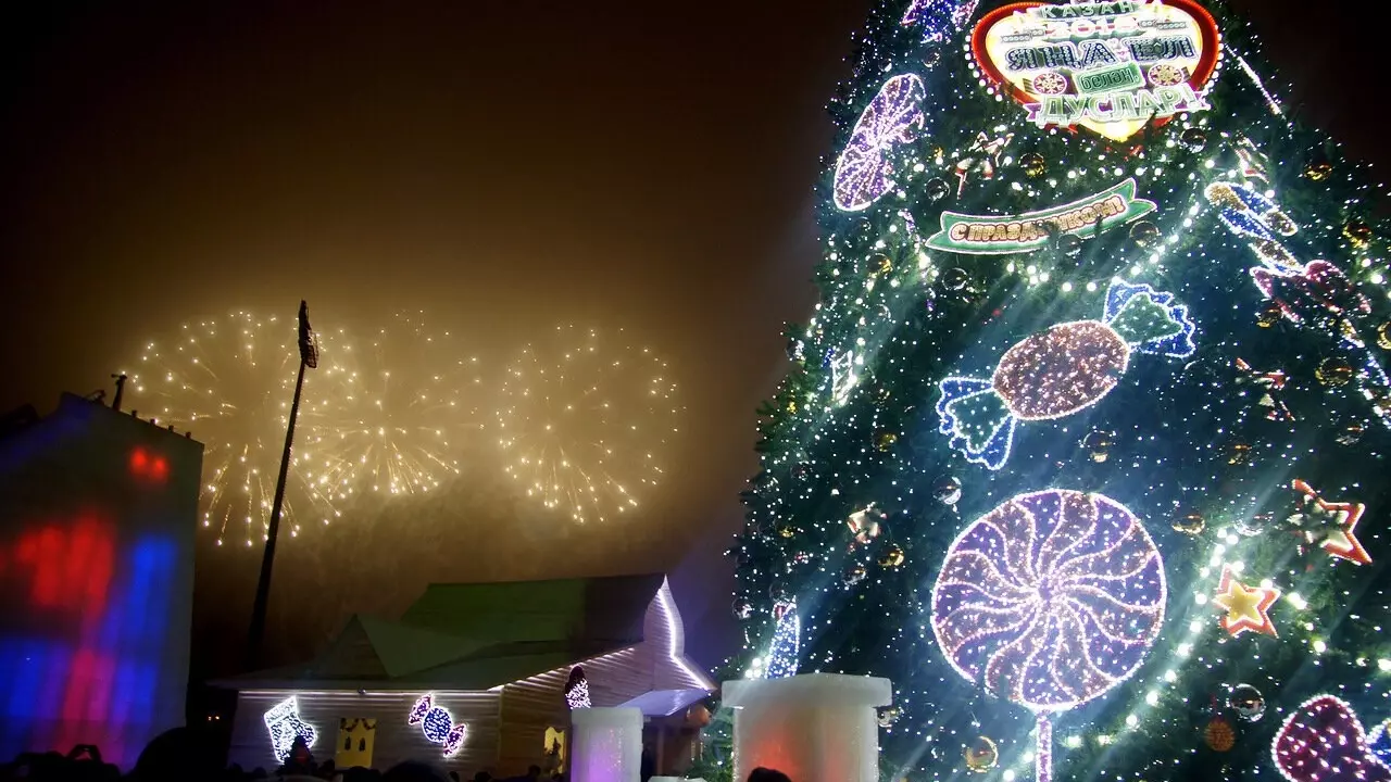 Новогоднее оформление и елка у «Чаши» в Казани обойдутся в 15 млн рублей