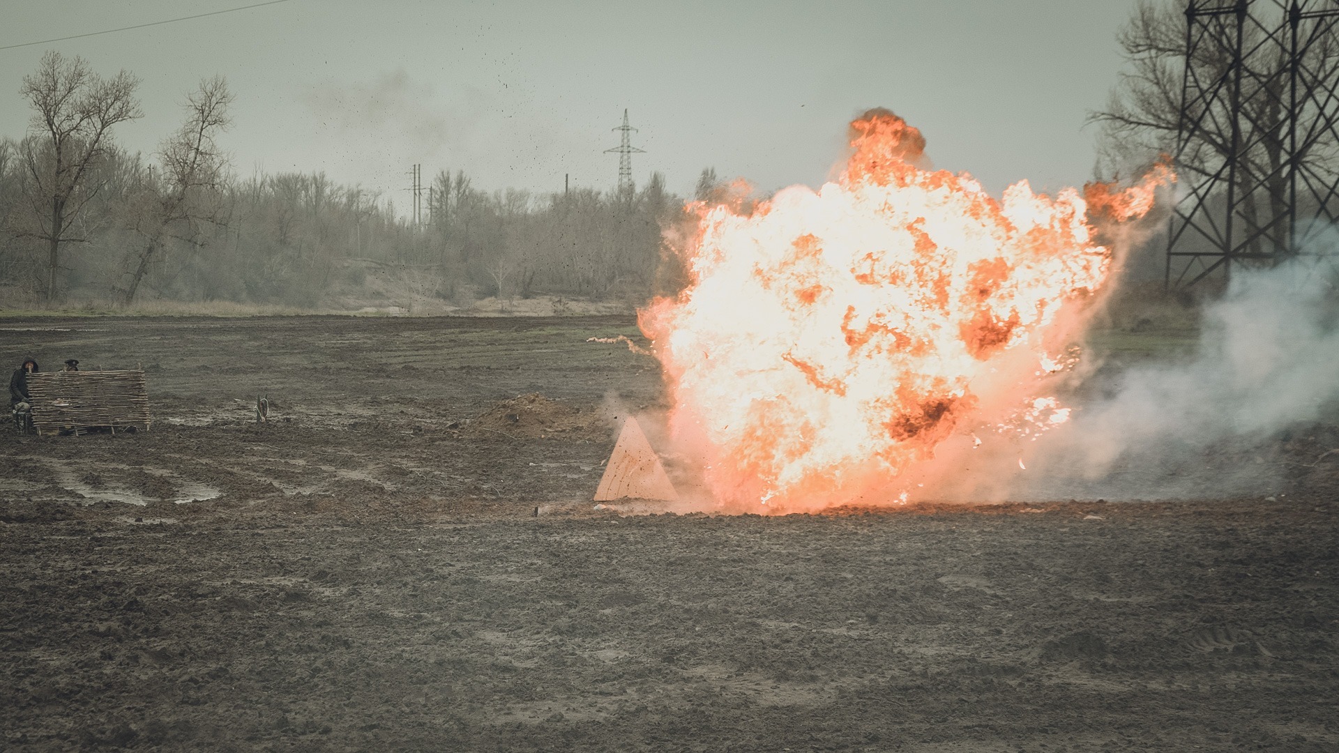Взрыв береговой. Взрыв в Волгоградской области. Взрыв ракеты.