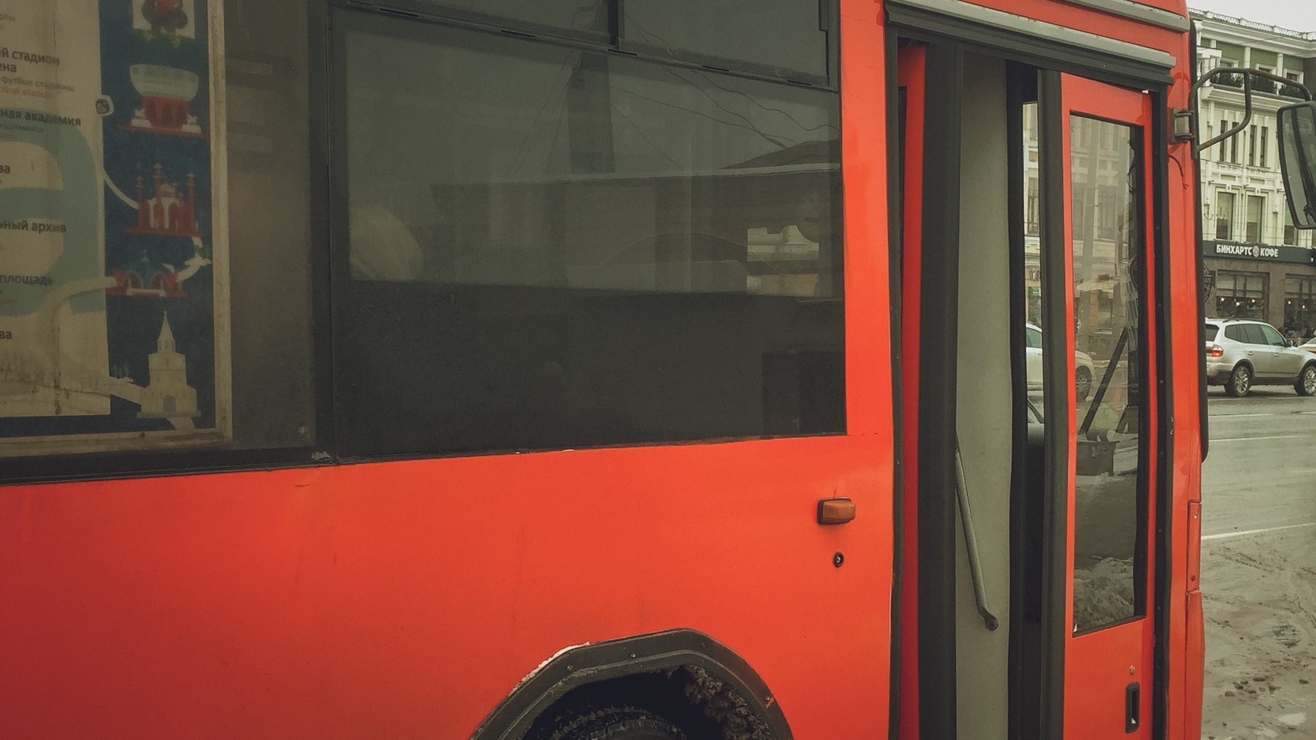 «Стал агрессивным, начал кидаться»: нарушевшего ПДД водителя автобуса лишили премии