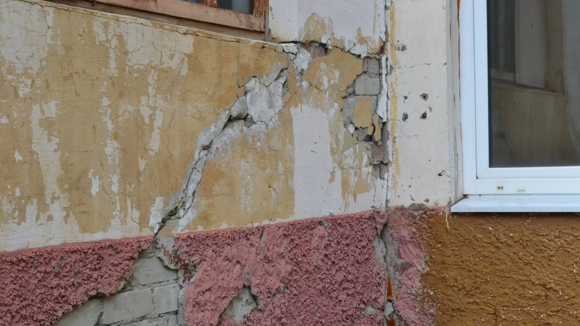 Жители Казани несколько лет требуют отремонтировать «холодный» дом