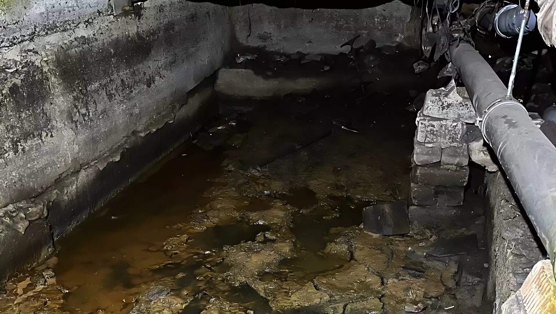 В Казани жители боятся за дом из-за отсутствия капремонта и потопа в подвале