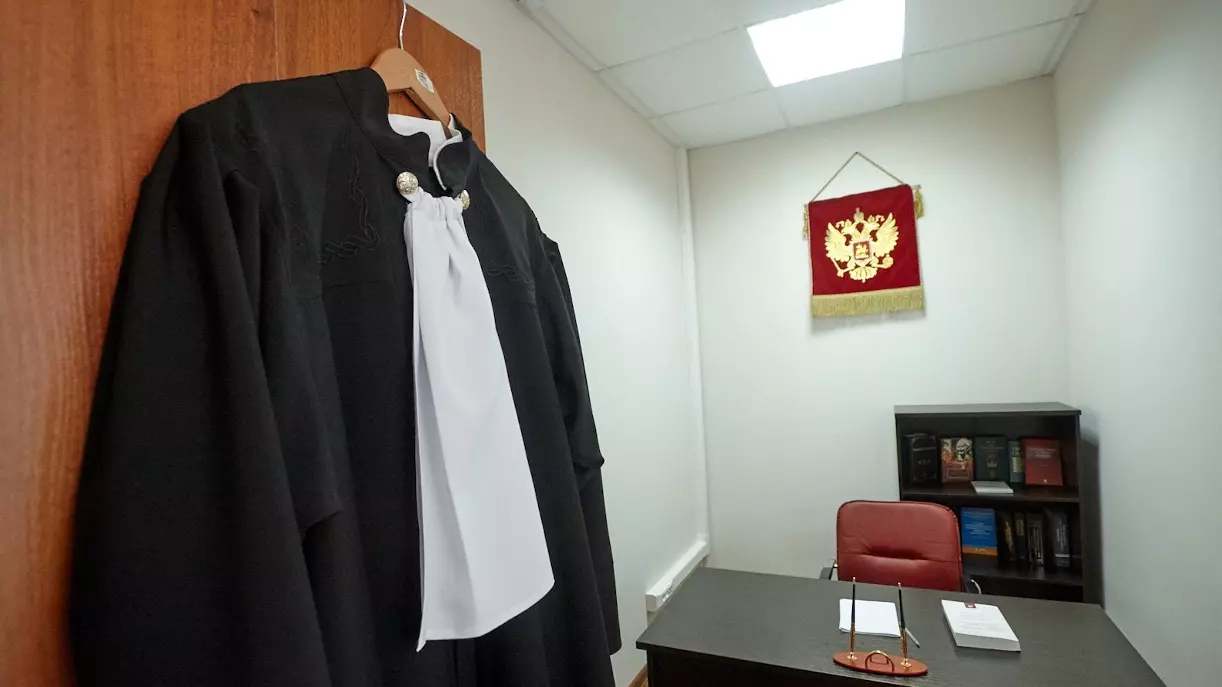 Минниханов присвоил звания «Заслуженных юристов» судьям ВС РТ