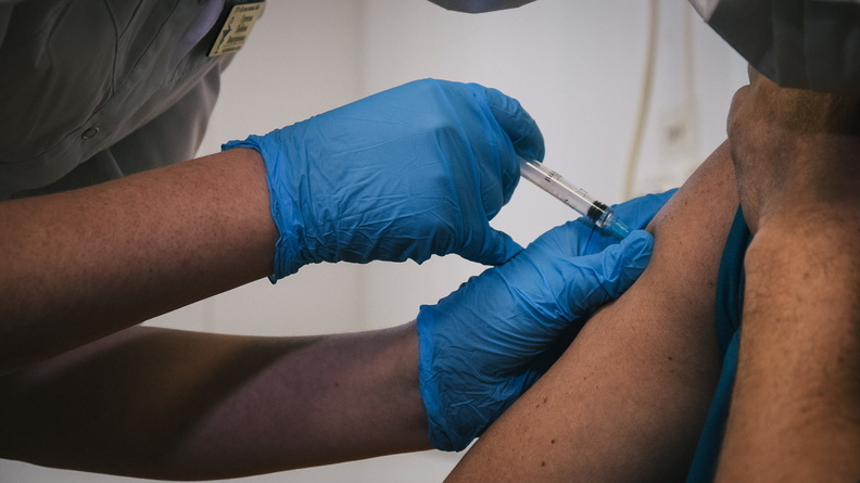 В Челнах более 50 организаций обязали вакцинировать сотрудников