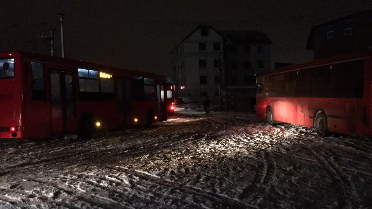 Автобус в Казани высадил школьницу не на ее остановке