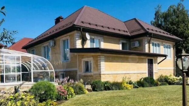 Челнинец продает частный дом за 44,5 млн рублей
