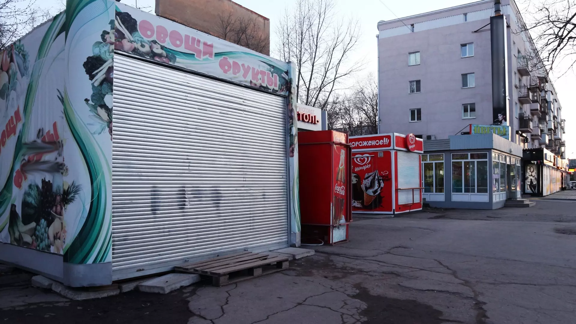 Власти Казани демонтируют незаконные павильоны и кафе