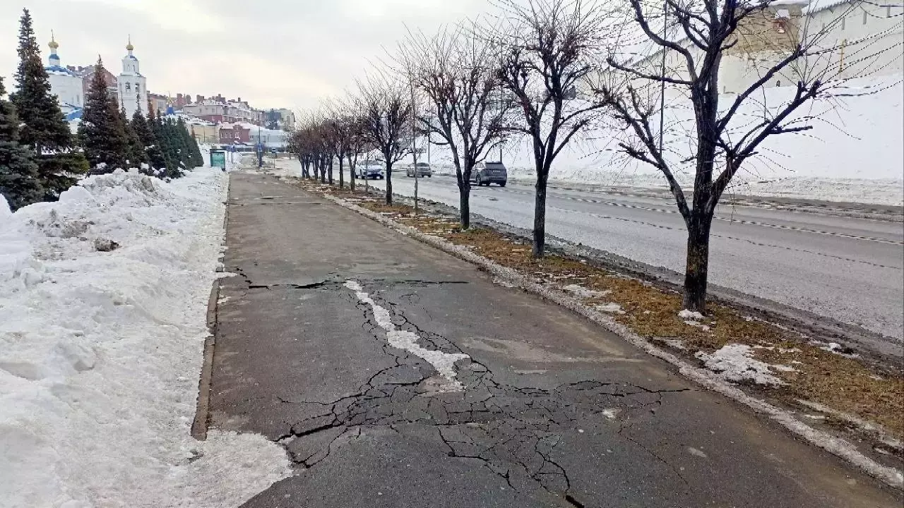 Трещины под Кремлем появились из-за избытка воды