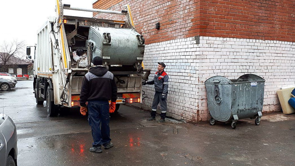 В РЭО предложили конфискацию мусоровозов за незаконный сброс отходов