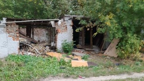 Казанцы пожаловались на разрушенные гаражи, в которых живут бездомные