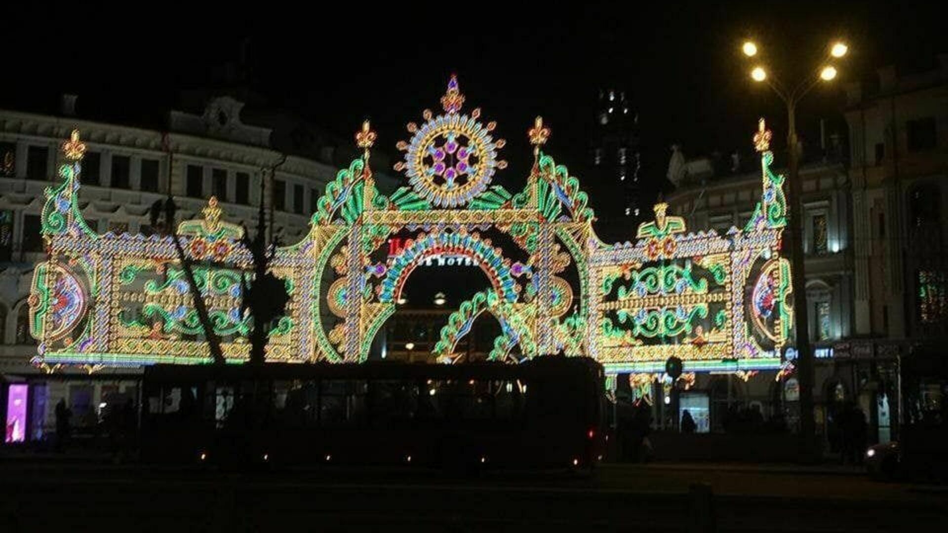 «Чувство праздника потеряется»: почему в Казани убирают новогодние украшения