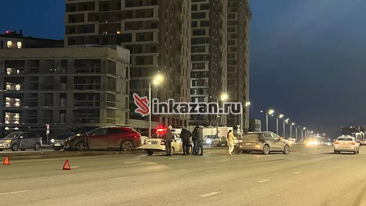 Две иномарки столкнулись на Вознесенском тракте в Казани