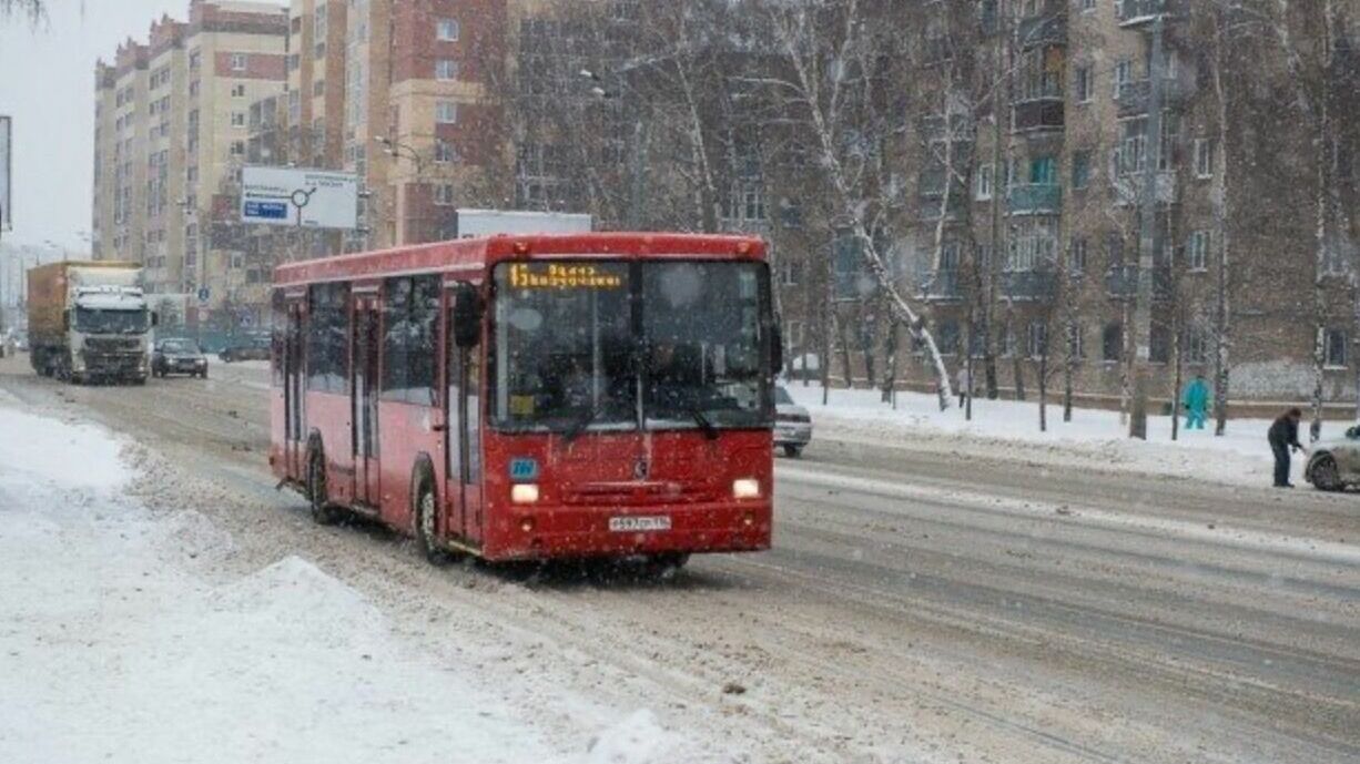 Устроившего массовое ДТП водителя автобуса в Казани отстранили