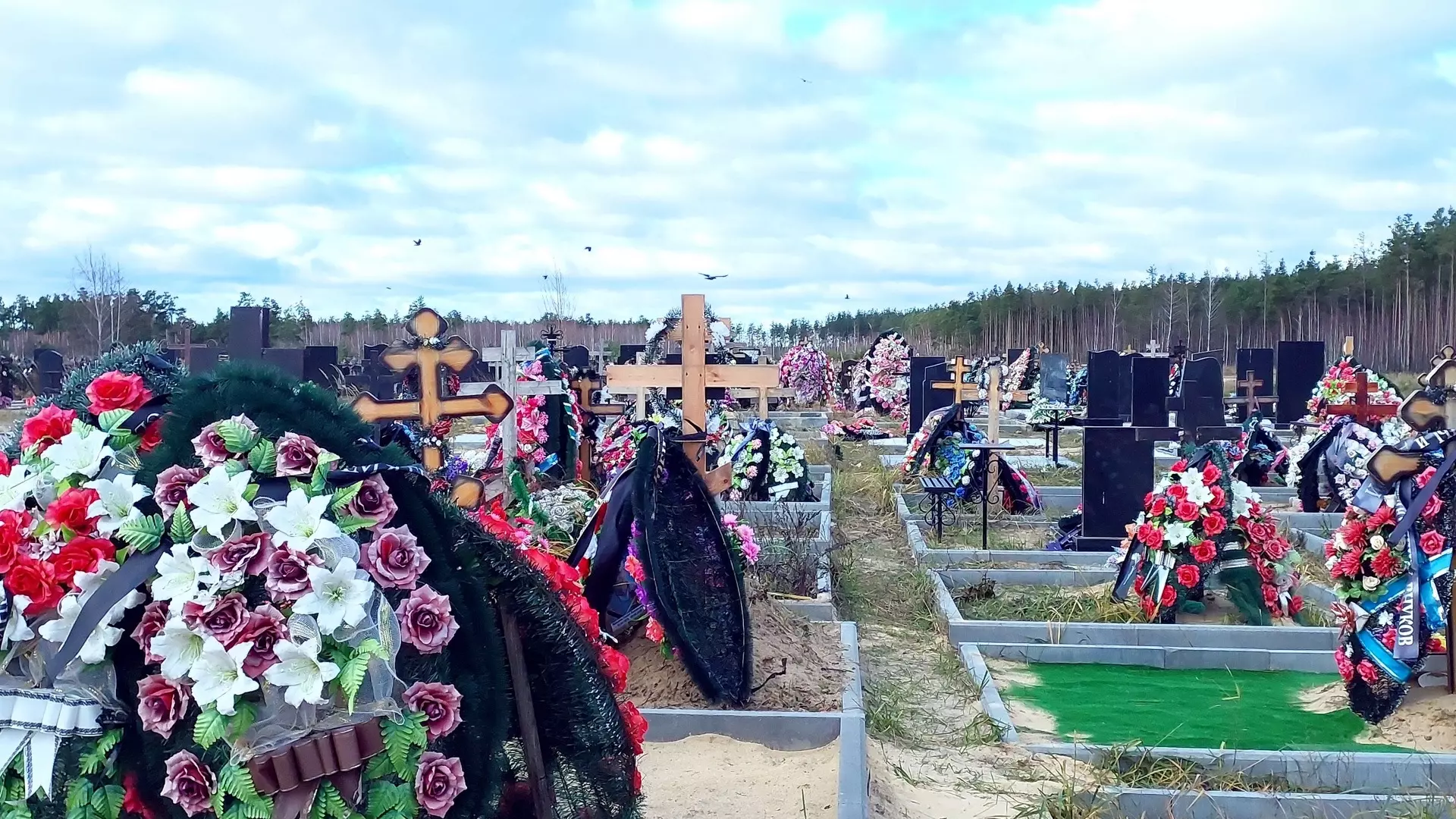 В Казани членов семей участников СВО бесплатно отвезут на кладбище