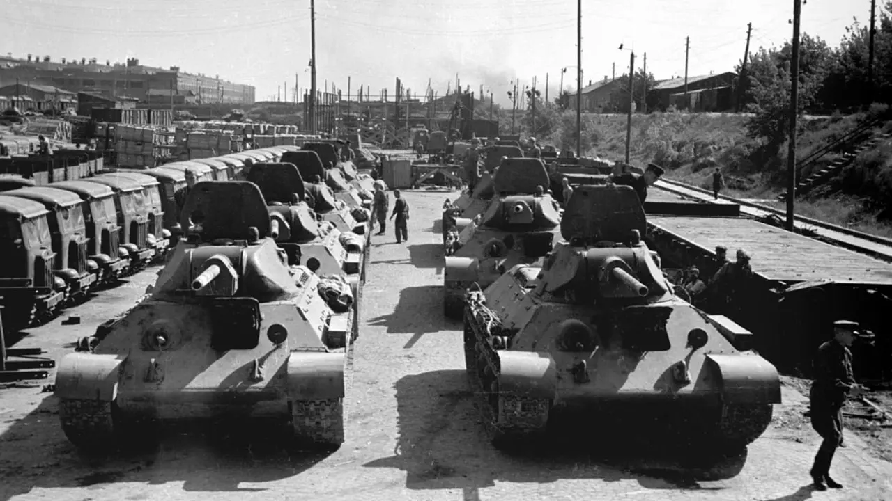 Сталинградский тракторный завод во время войны выпускал танки