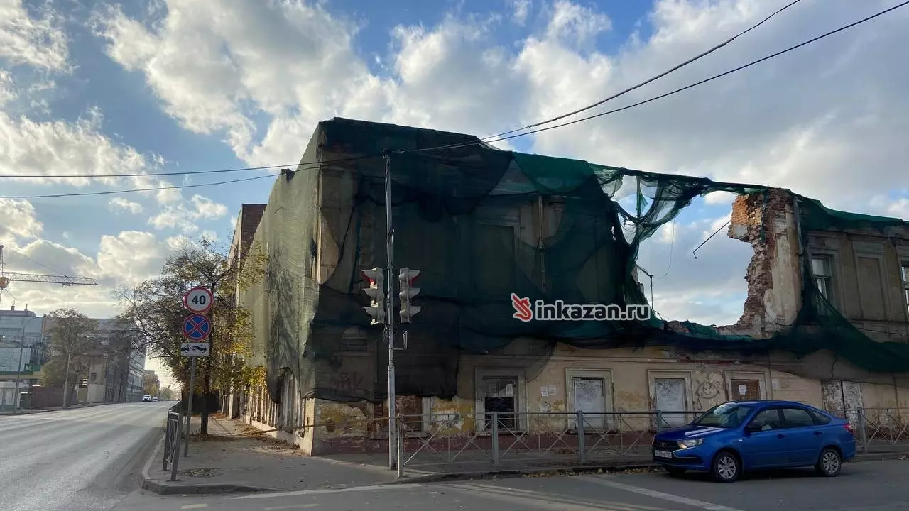 В Казани продолжает разрушаться здание «Сантехприбора»
