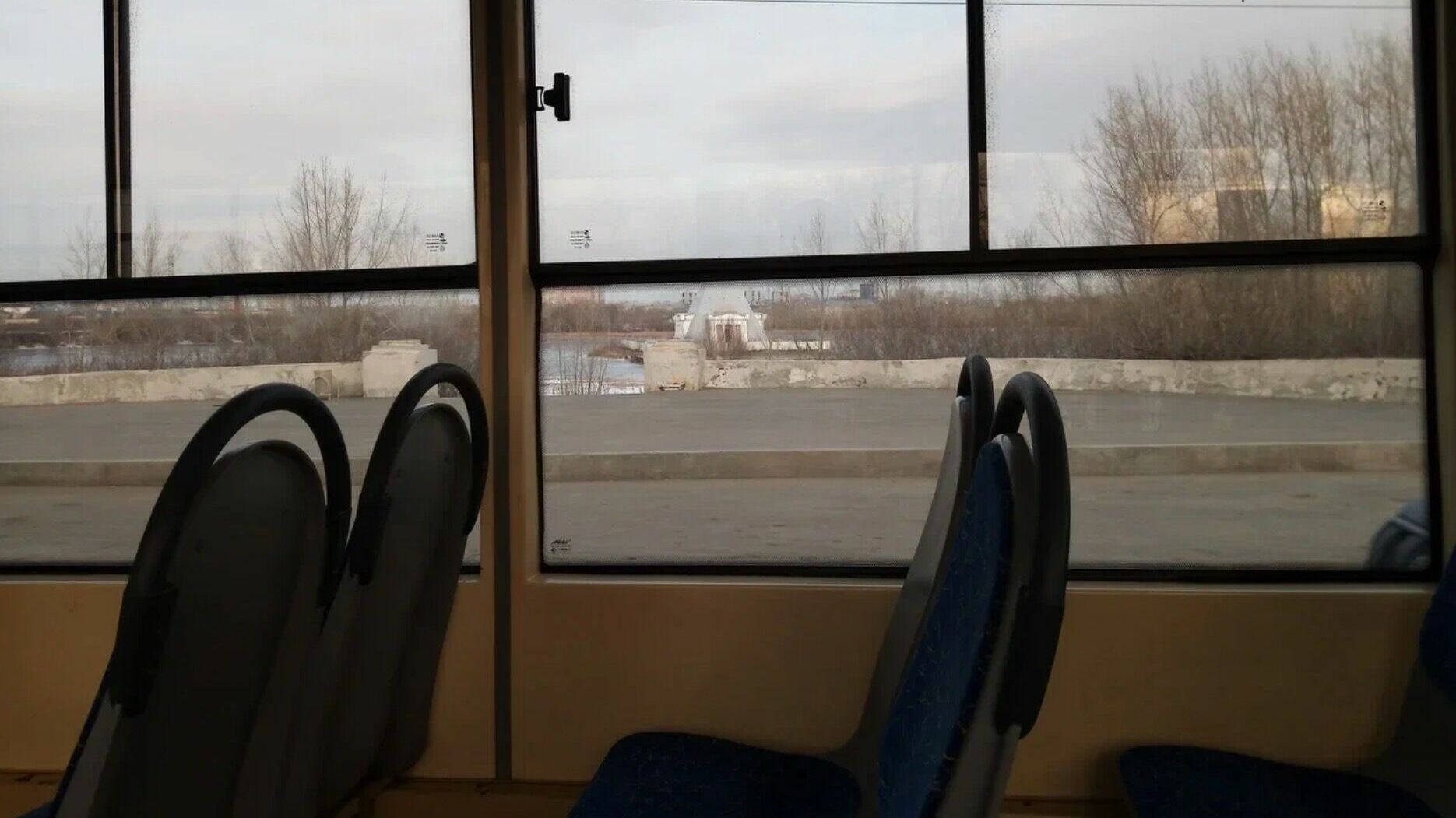 Растаявший снег частично оставил казанцев без трамваев