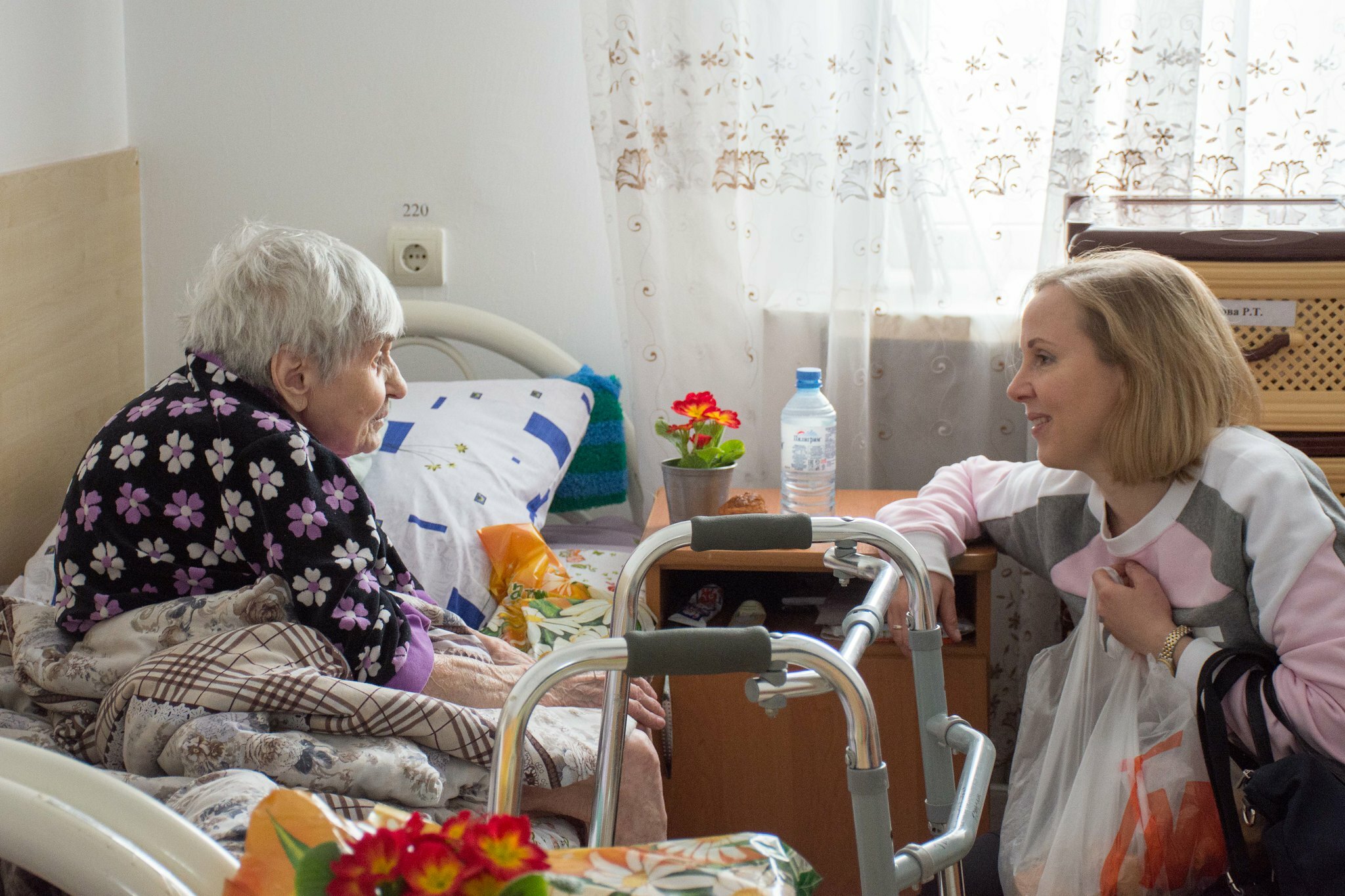 Минтруд РФ предложил пристраивать одиноких стариков в приемные семьи