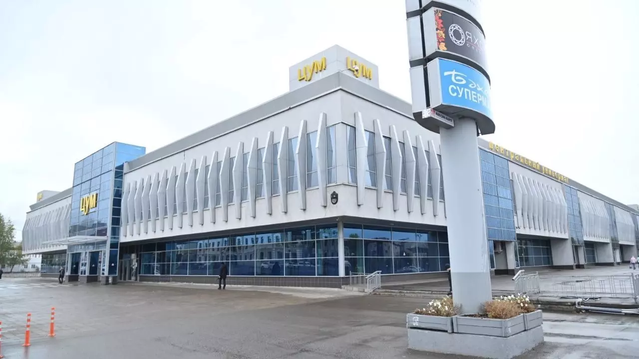 Минниханов осмотрел ЦУМ, где разместят центр народно-художественных промыслов