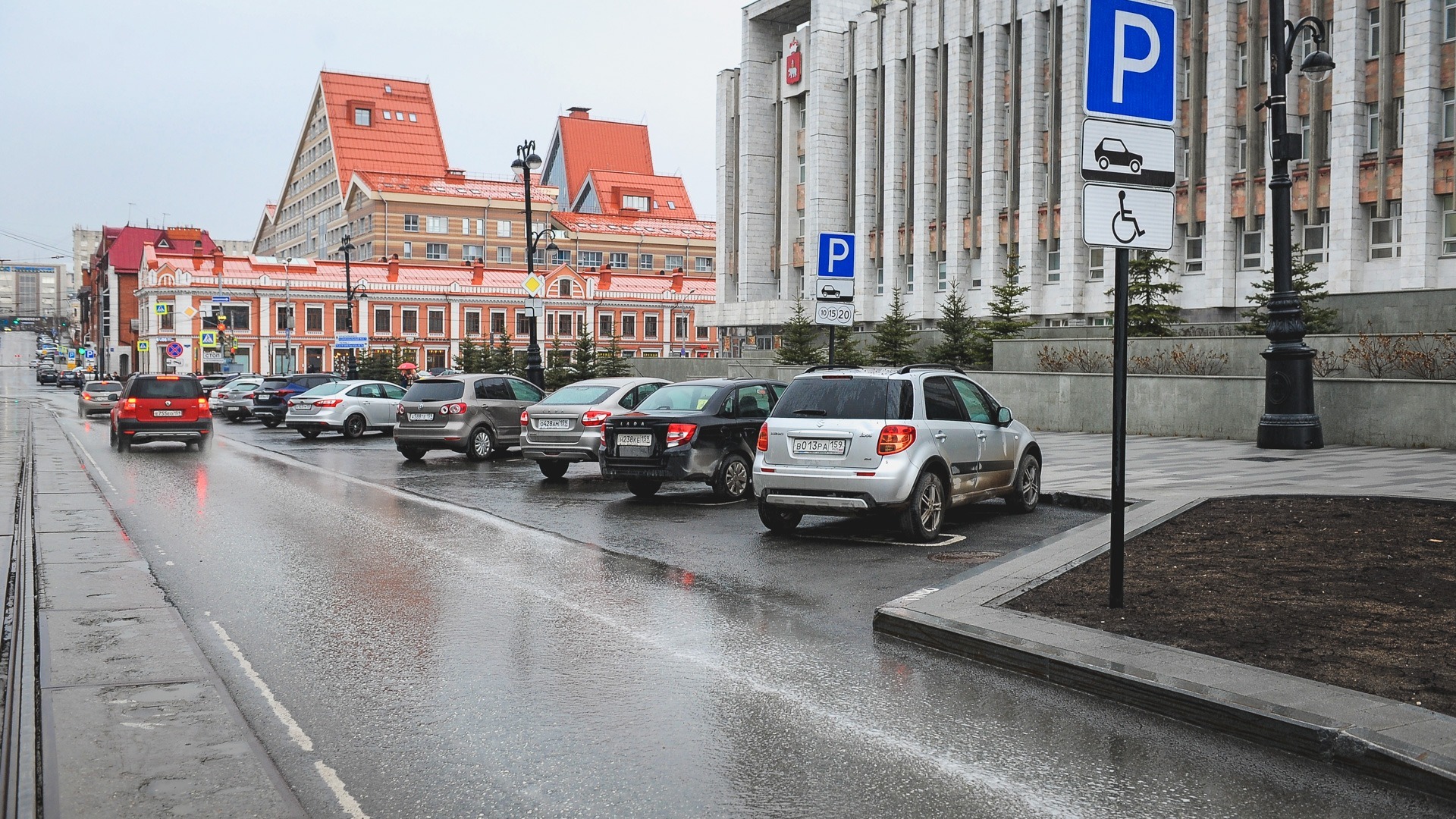 В Казани с августа подорожает парковка на 25 улицах