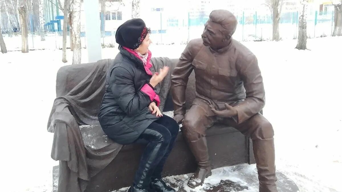 Активистов возмутил памятник Сталину у челнинской школы