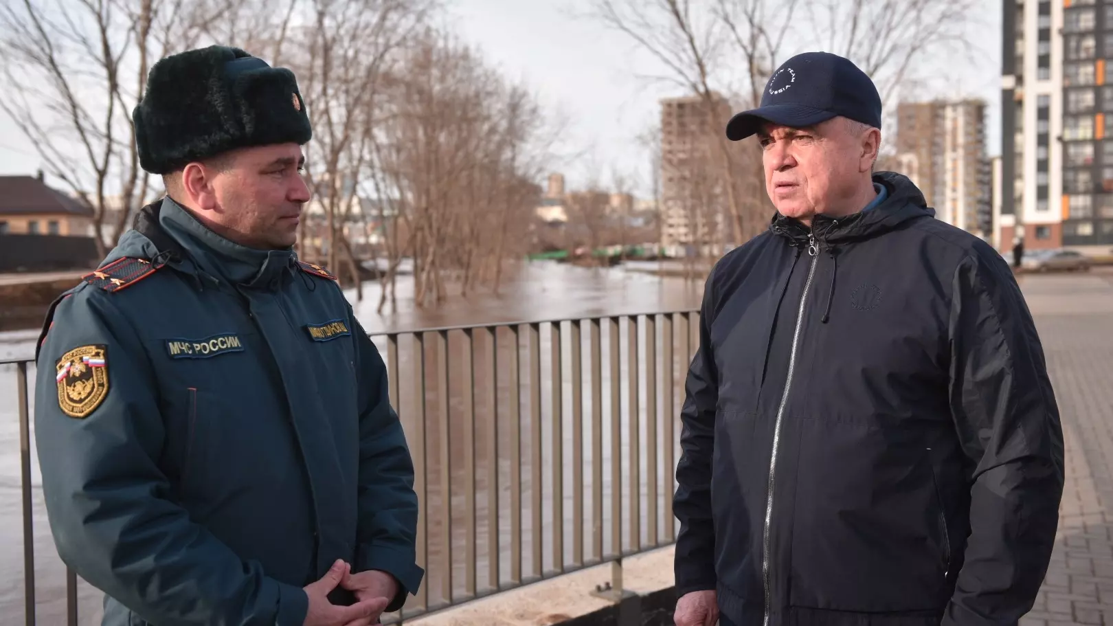 Магдеев проконтролировал работы по борьбе с потопом в ЖК «Притяжение» в Челнах
