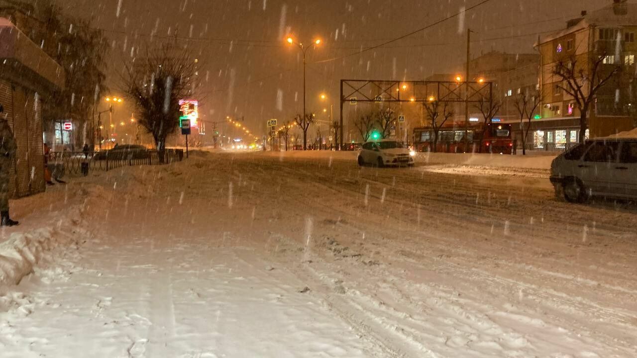 «Немножко повезло»: власти Казани назвали причину плохой уборки дорог от снега