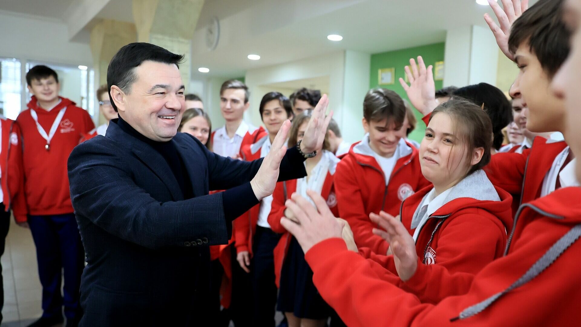 Воробьев поздравил учеников подмосковного лицея с победами на олимпиаде по физике