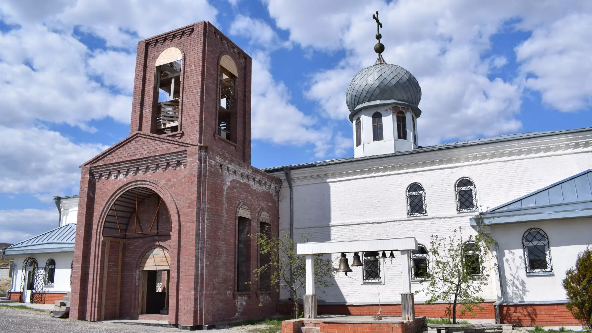 Каменнобродский Свято-Троицкий мужской монастырь — одна из главных достопримечательностей Ольховского района