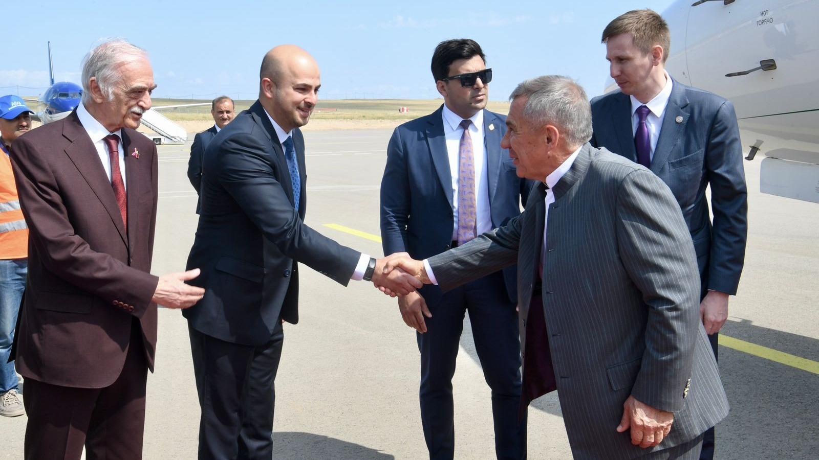 Минниханов открыл сервисный центр в Азербайджане