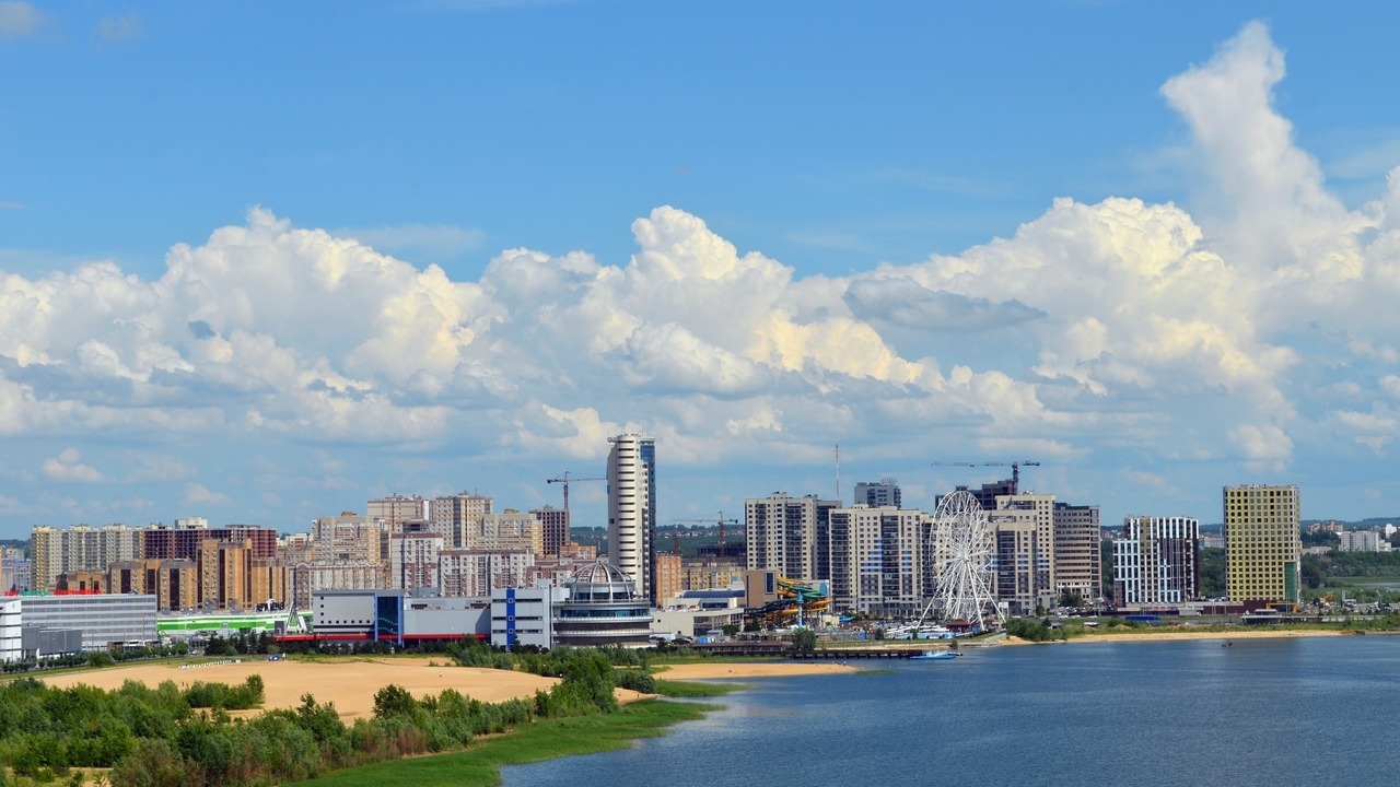 Парки, тополя, потопы: с чем живет Казань
