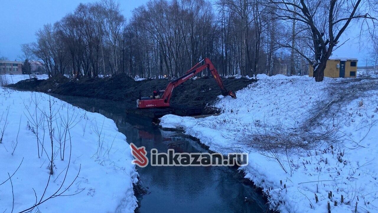 Фото: что происходит на речке-вонючке в Казани