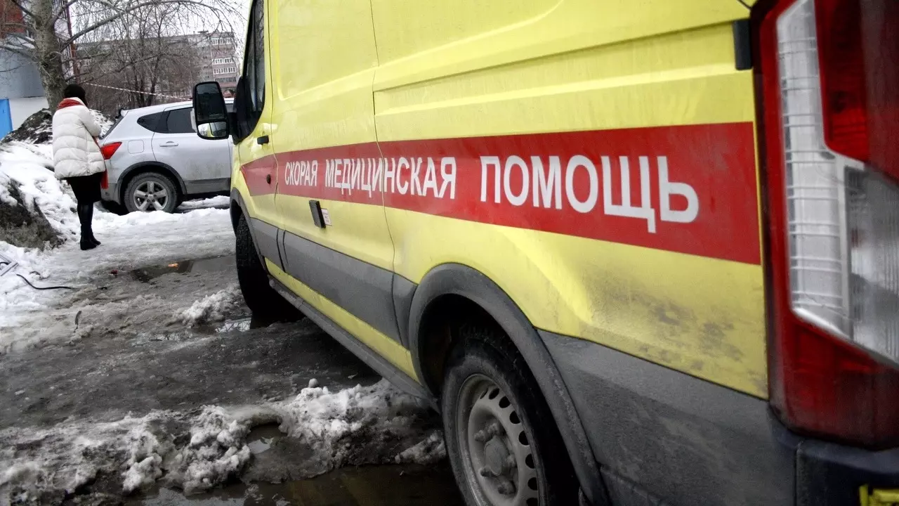 В Татарстане пенсионерка, сбитая снегоуборочной техникой, выжила