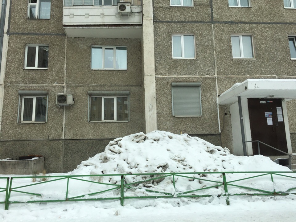 В Татарстане требуют возбудить уголовное дело из-за падения на пенсионерку глыбы льда